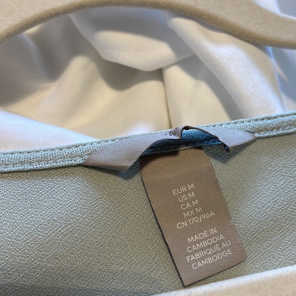 Light green dress - Picture 3 of 4